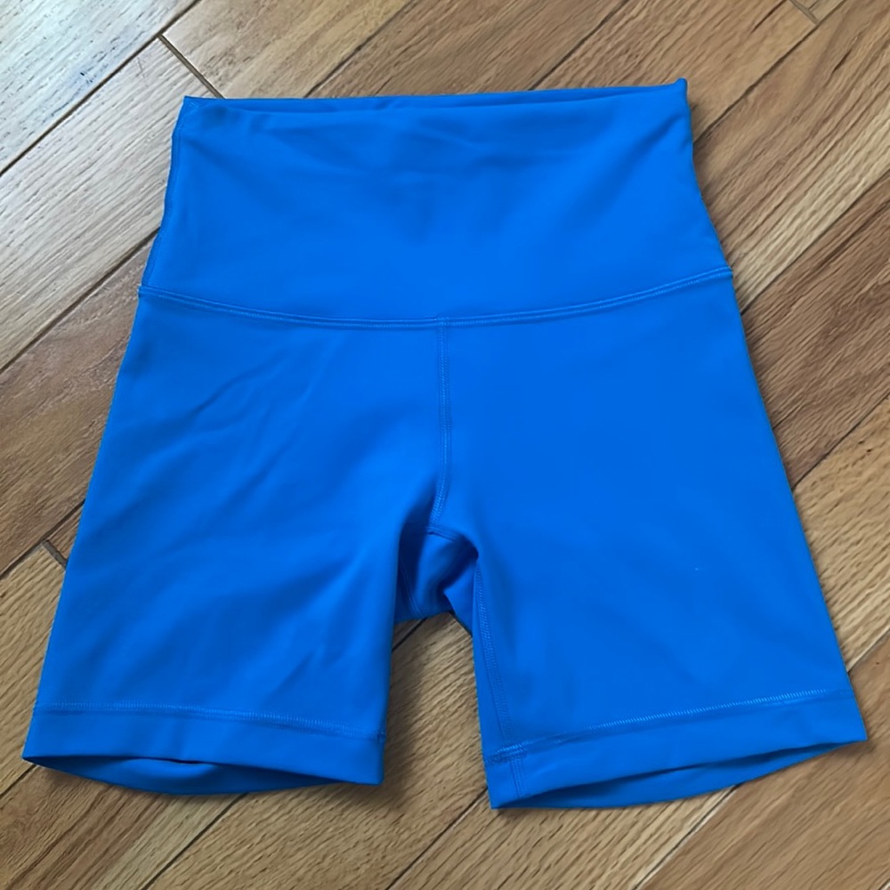 Wunder Train 6” shorts poolside